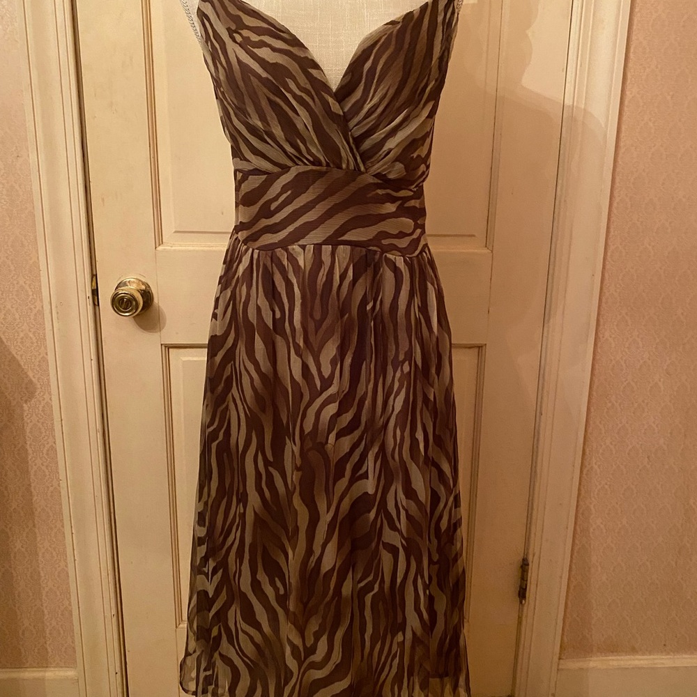 Elegant animal 🦓 print flowy dress.